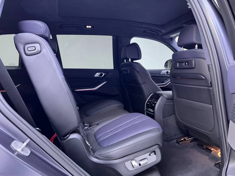 BMW X7 M60i 2022 #28 BMW X7 M60i 2022 car image #28