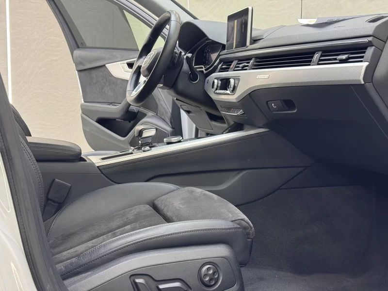 Audi A4 2019 immagine di auto #28