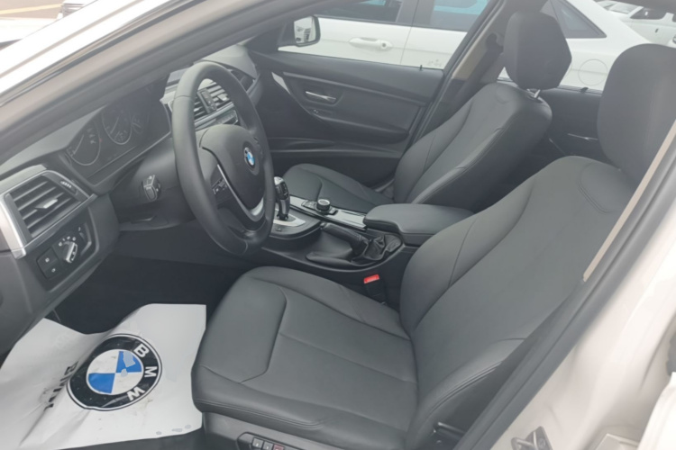 BMW 3 Series 2017 car image #15