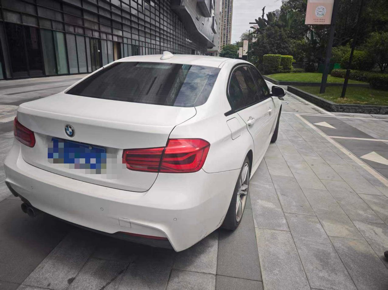 BMW 3 Series 2018 car image #8