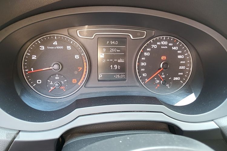 Audi Q3 2016 car image #13