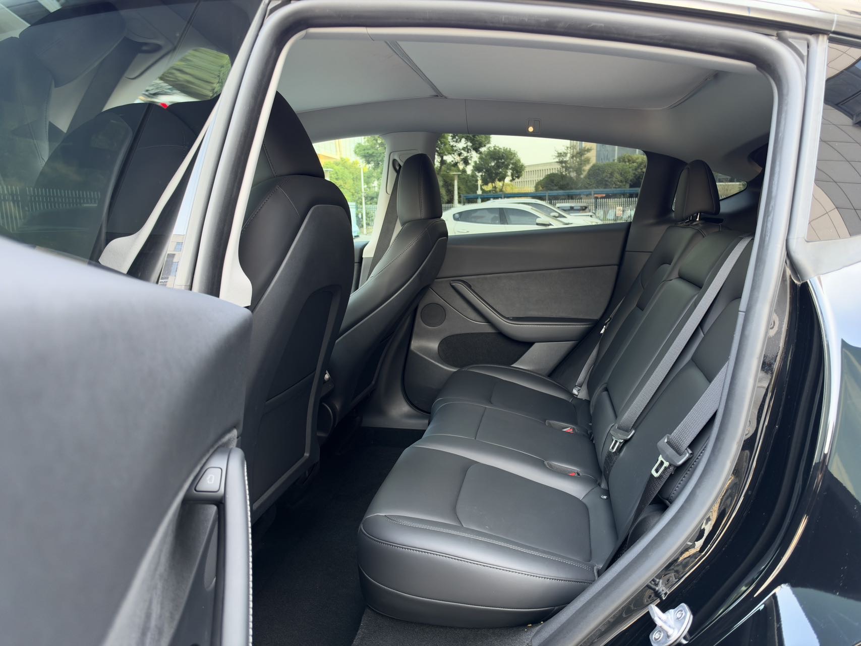 Tesla Model Y 2023 car image #7