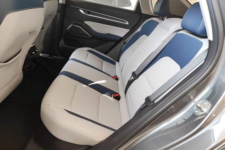 GEELY Emgrand 2023 immagine di auto #13