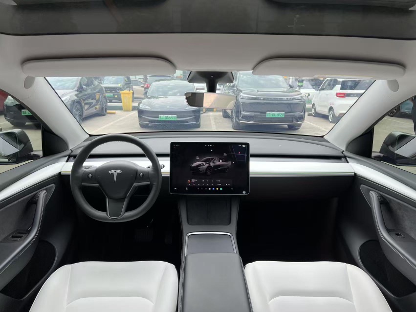 Tesla Model Y 2023 #5 Tesla Model Y 2023 car image #5