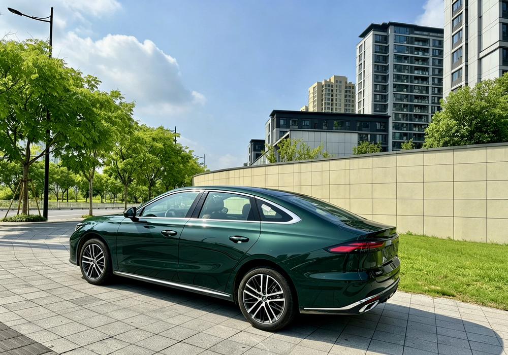 GEELY Emgrand 2025 car image #4
