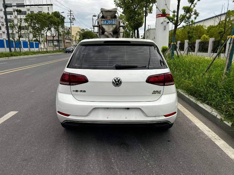 Volkswagen Golf 2019 car image #5