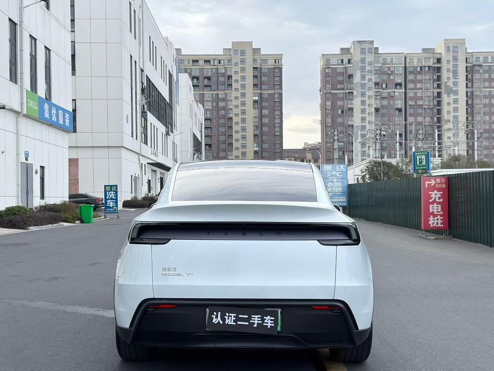 Tesla Model Y 2025 car image #5