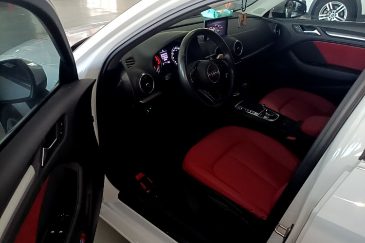 Audi A3 2019 immagine di auto #16