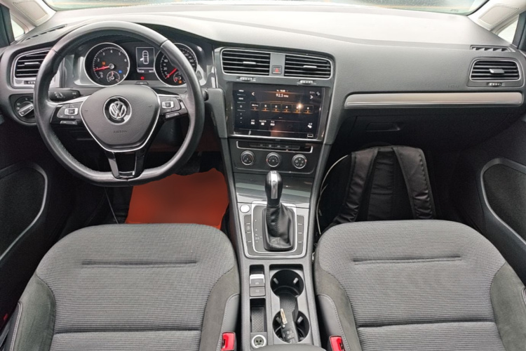 Volkswagen Golf 2020 car image #11