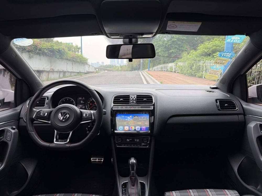 Volkswagen Polo 2016 car image #9