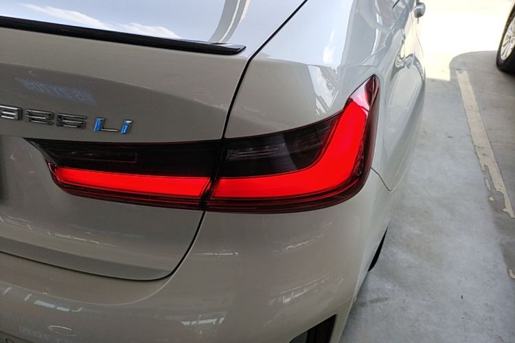 BMW 3 Series 2024 صورة سيارة #8