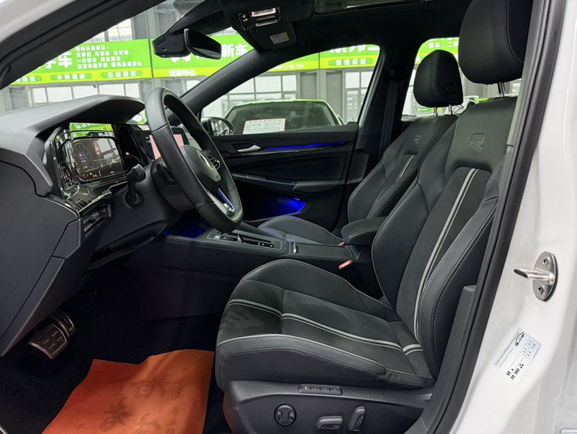 Volkswagen Golf 2023 car image #4