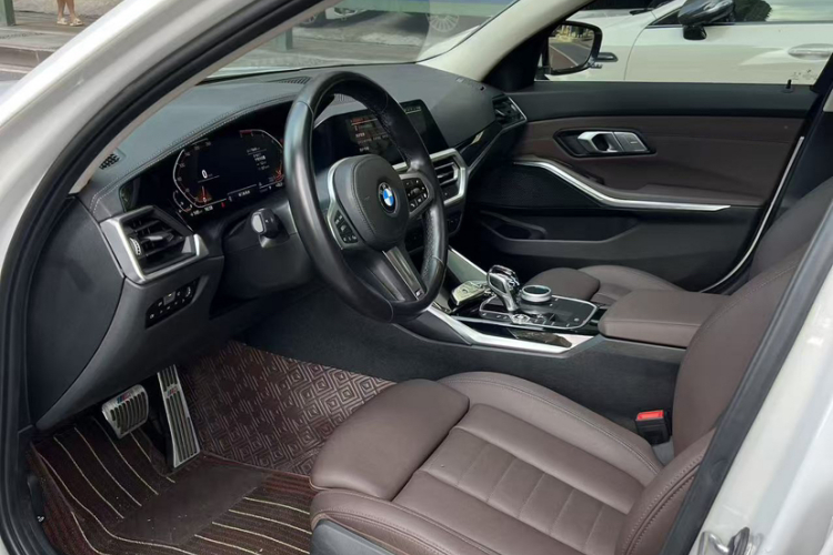 BMW 3 Series 2021 car image #10