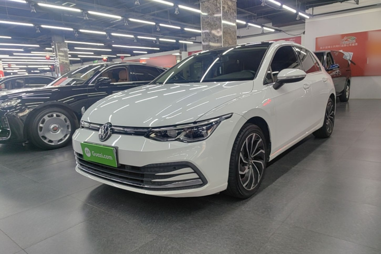 Volkswagen Golf 2021 car image #2