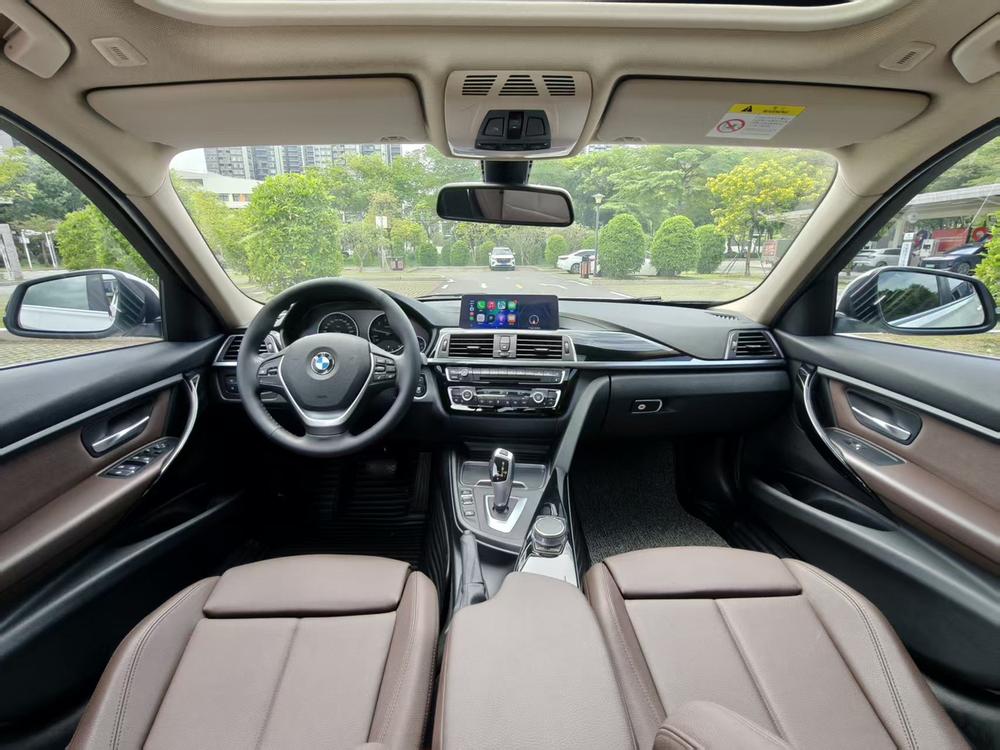 BMW 3 Series 2019 car image #12