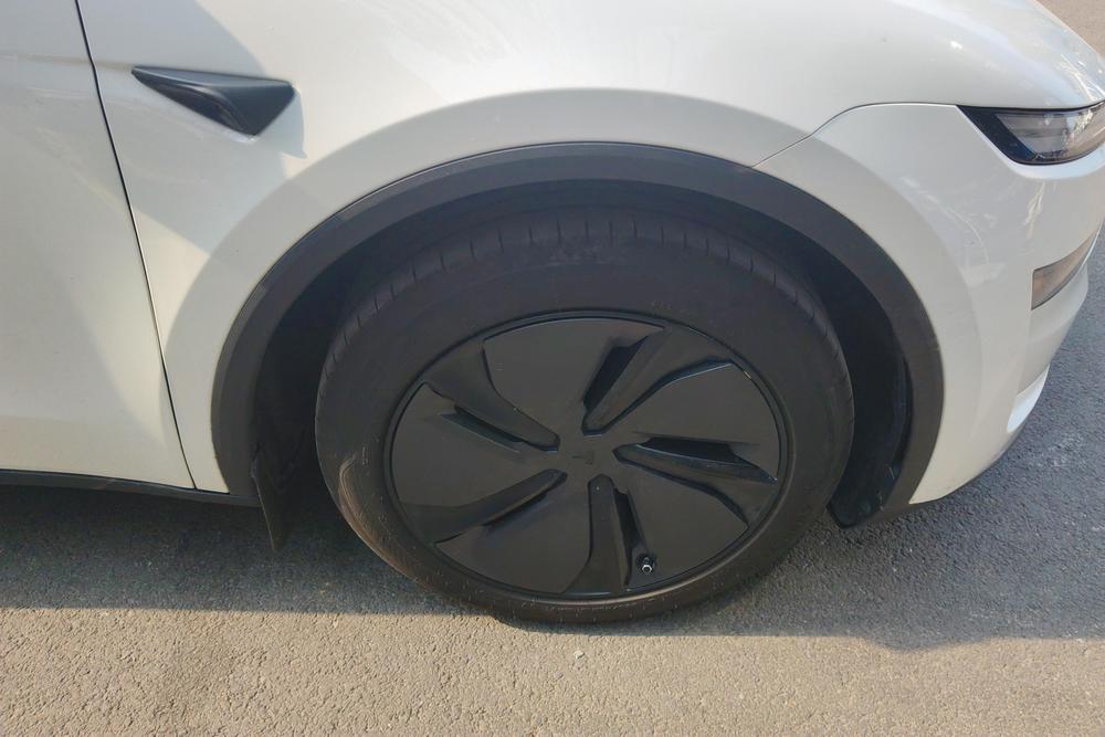Tesla Model Y 2025 car image #4