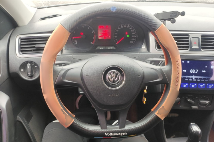 Volkswagen Santana 2017 car image #11