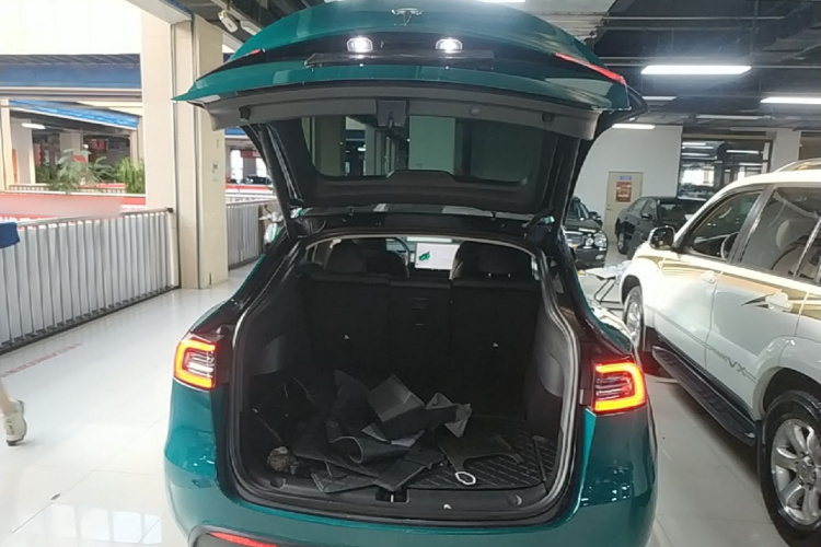 Tesla Model Y 2024 car image #26