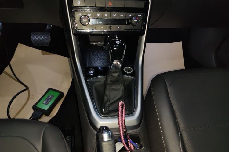 Volkswagen T-Cross 2019 изображение автомобиля #18