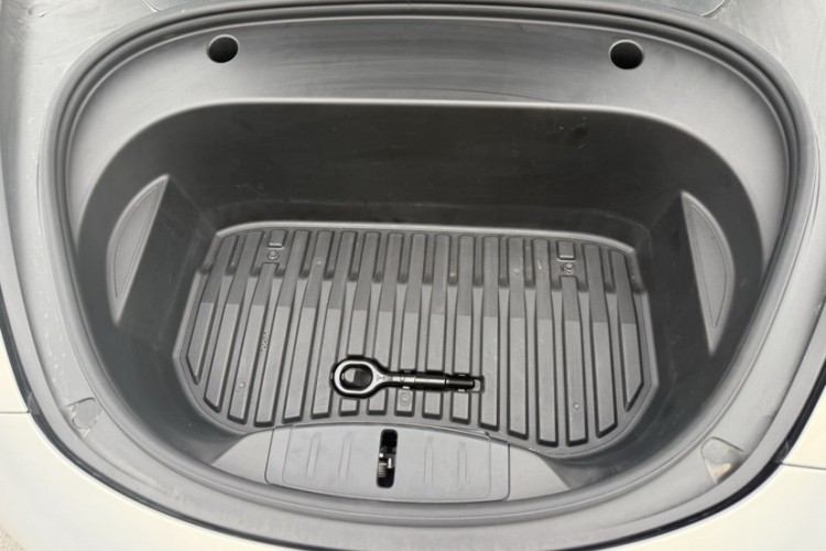 Tesla Model 3 2021 car image #30