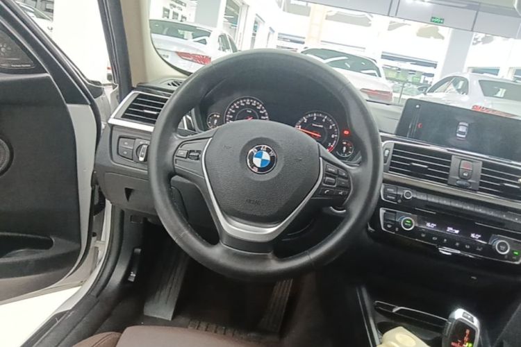 BMW 3 Series 2019 #11 BMW 3 Series 2019 car image #11