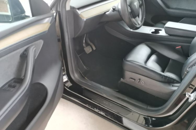 Tesla Model Y 2023 #16 Tesla Model Y 2023 car image #16