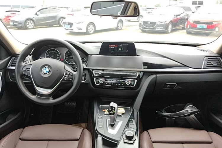 BMW 3 Series 2018 صورة سيارة #10