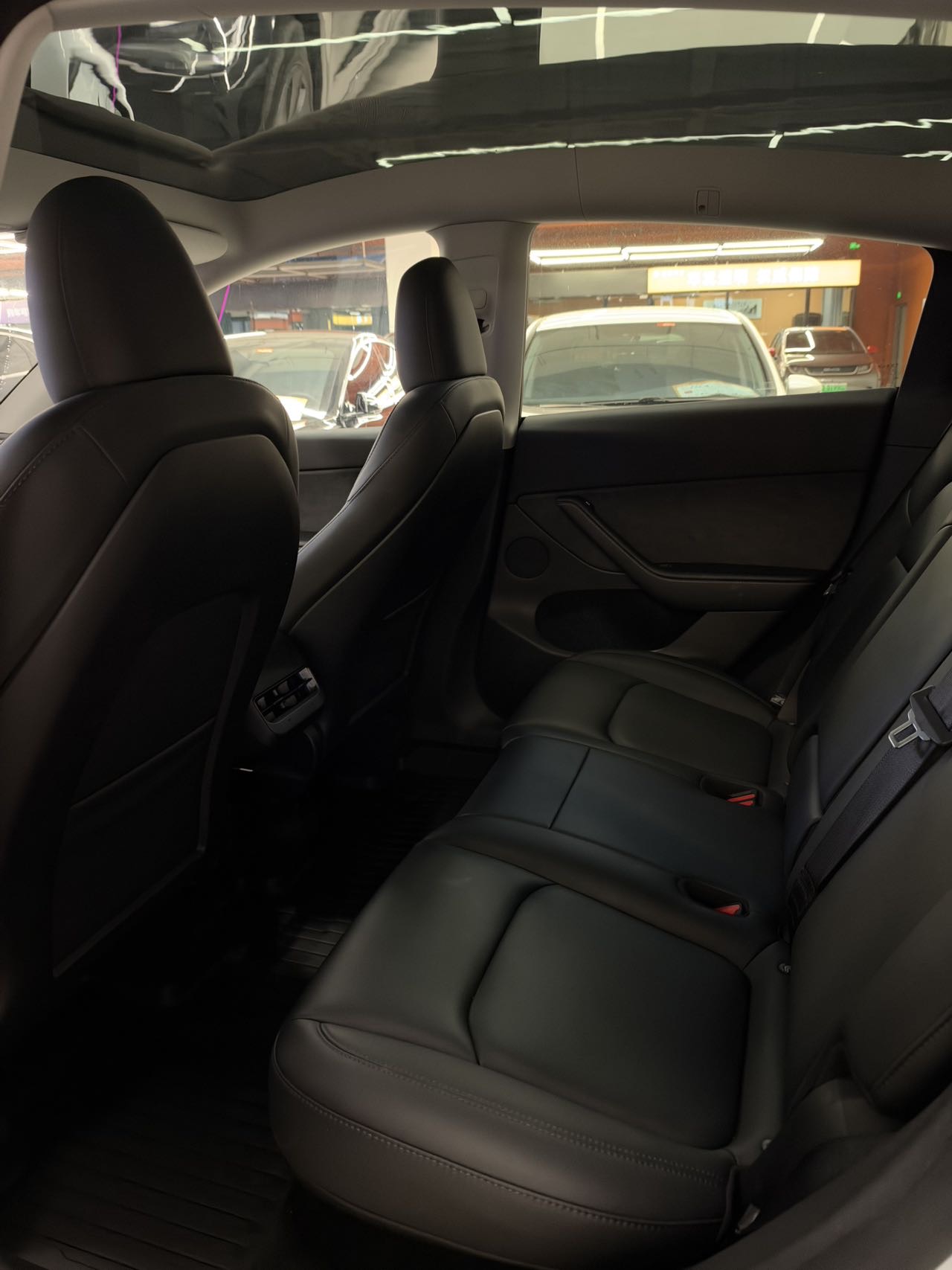 Tesla Model Y 2024 car image #9