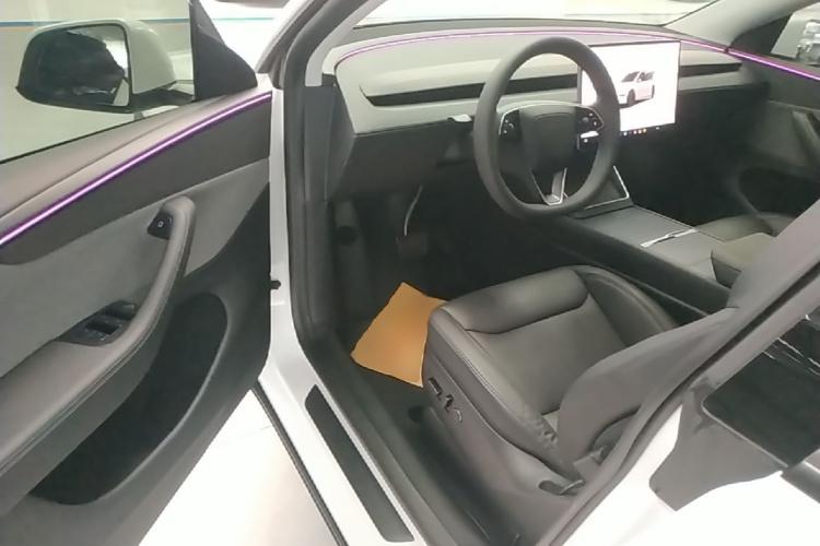 Tesla Model Y 2025 #16 Tesla Model Y 2025 car image #16