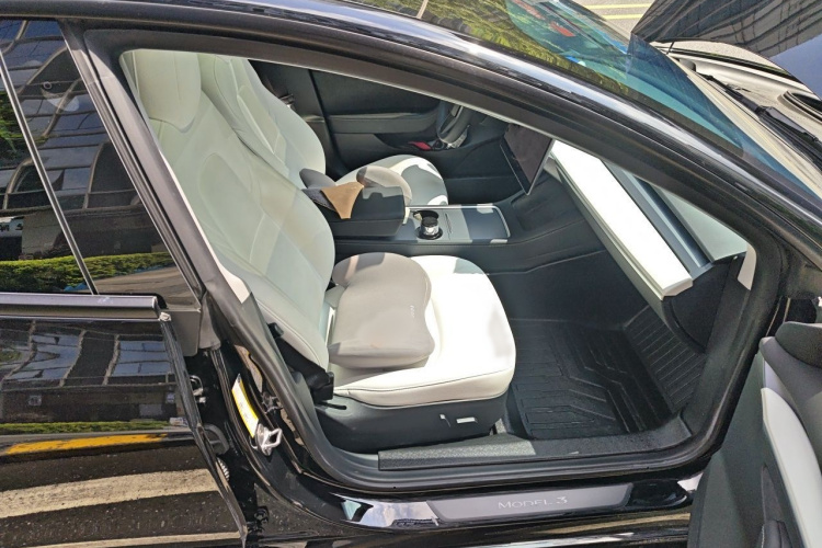 Tesla Model 3 2021 car image #27