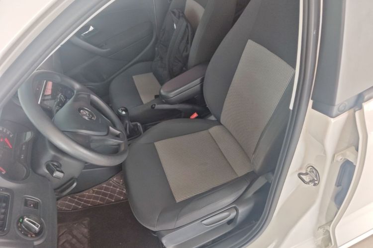 Volkswagen Polo 2018 car image #15