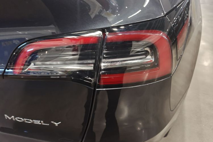 Tesla Model Y 2024 #8 Tesla Model Y 2024 car image #8