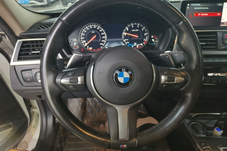 BMW 3 Series 2018 car image #11
