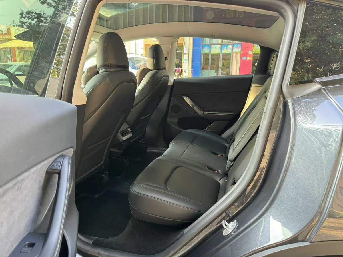 Tesla Model Y 2024 car image #4