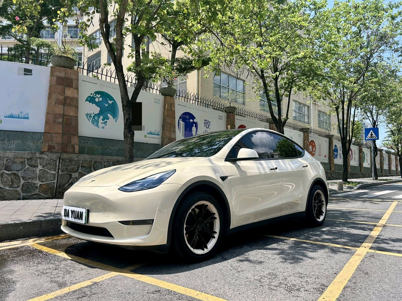 Tesla Model Y 2023 Tesla Model Y 2023 car image