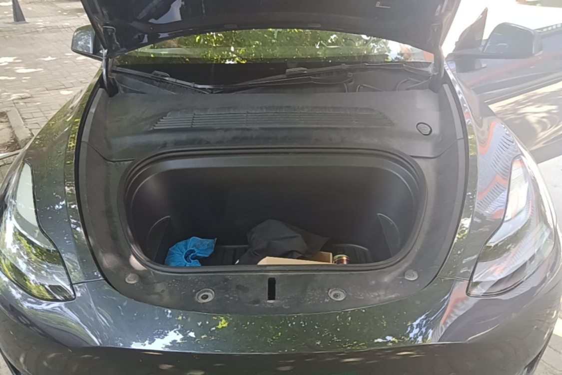 Tesla Model Y 2024 #6 Tesla Model Y 2024 car image #6
