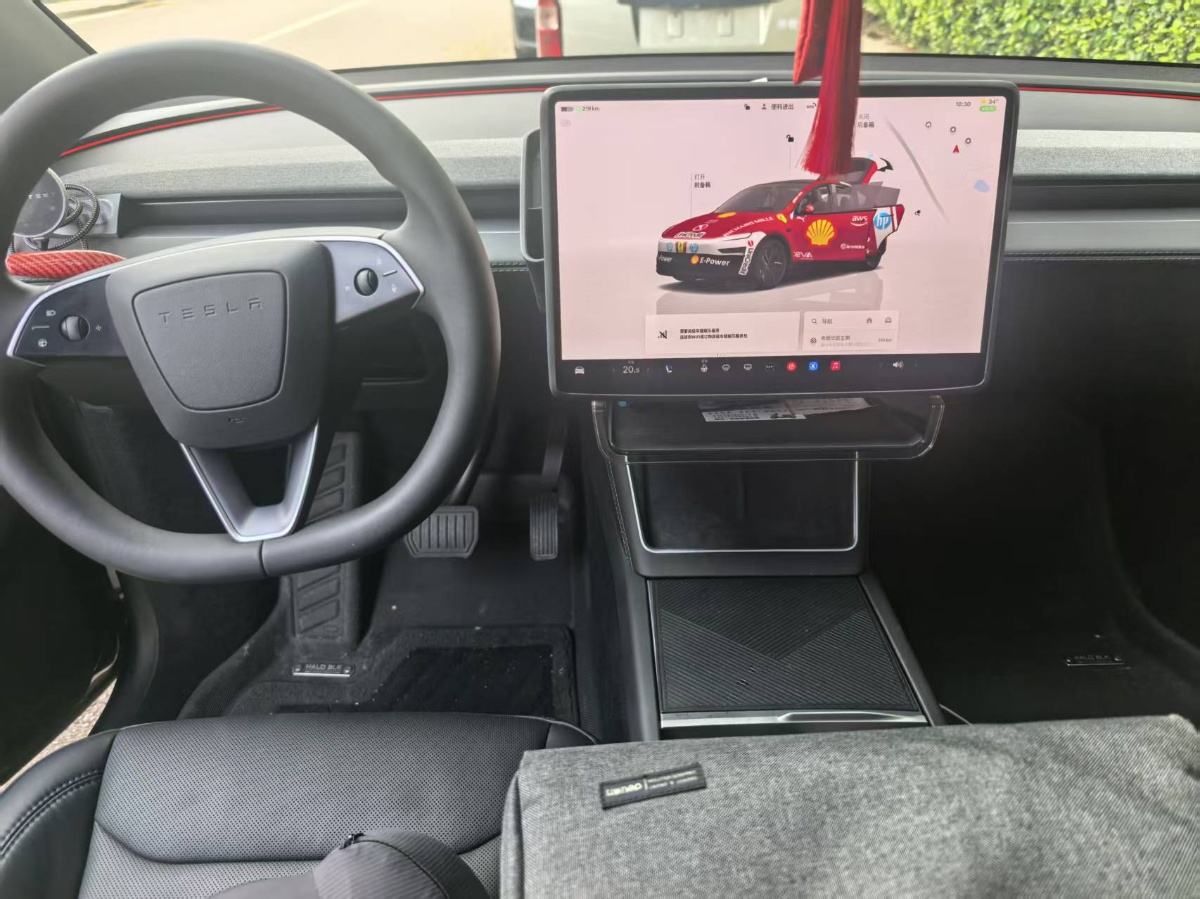 Tesla Model Y 2025 #4 Tesla Model Y 2025 car image #4