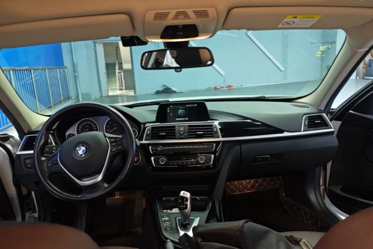 BMW 3 Series 2018 car image #10