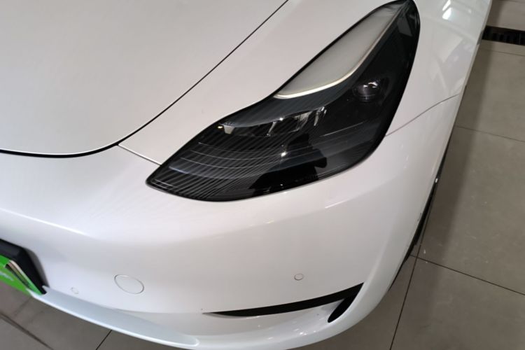 Tesla Model Y 2023 car image #23