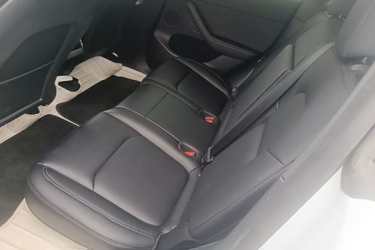 Tesla Model Y 2023 car image #17