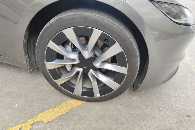 Tesla Model 3 2023 car image #9