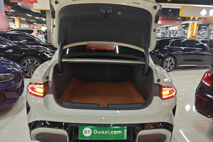 MI SU7 2025 immagine di auto #19