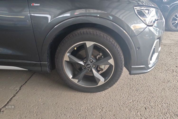 Audi Q3 2021 immagine di auto #9