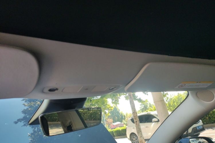 Tesla Model 3 2020 car image #18