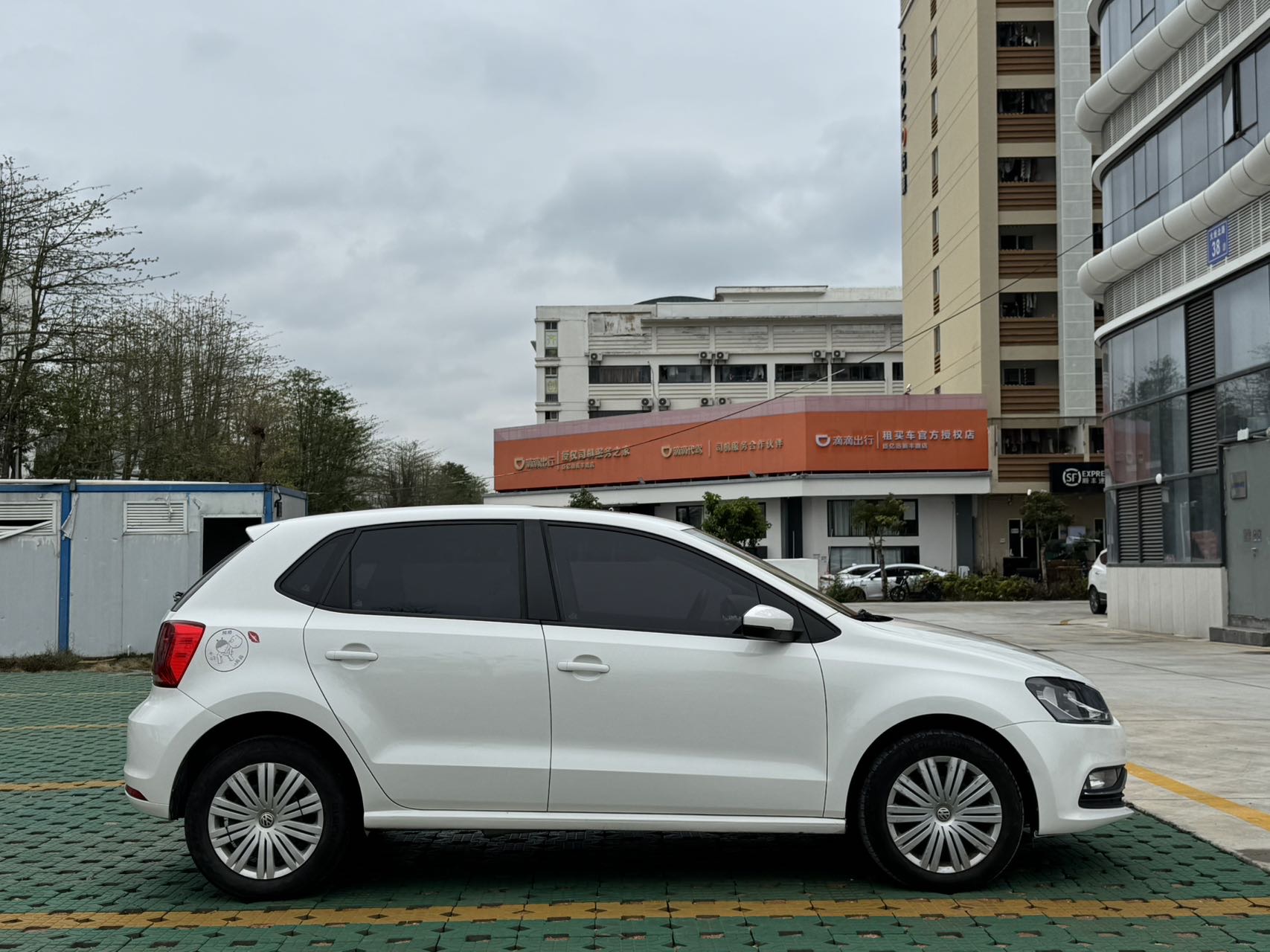 Volkswagen Polo 2018 car image #3