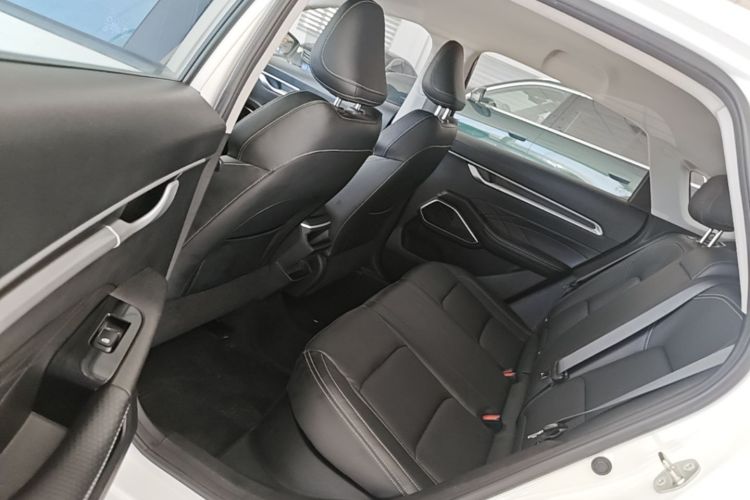 2023 #17 2023 immagine di auto #17