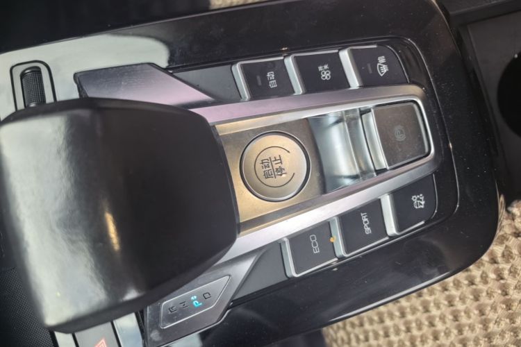 BYD Yuan New Energy 2019 car image #16