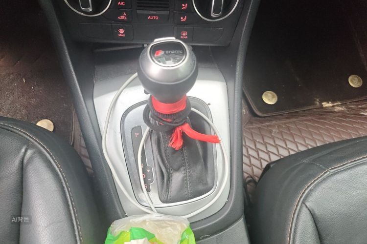 Audi Q3 2018 car image #16