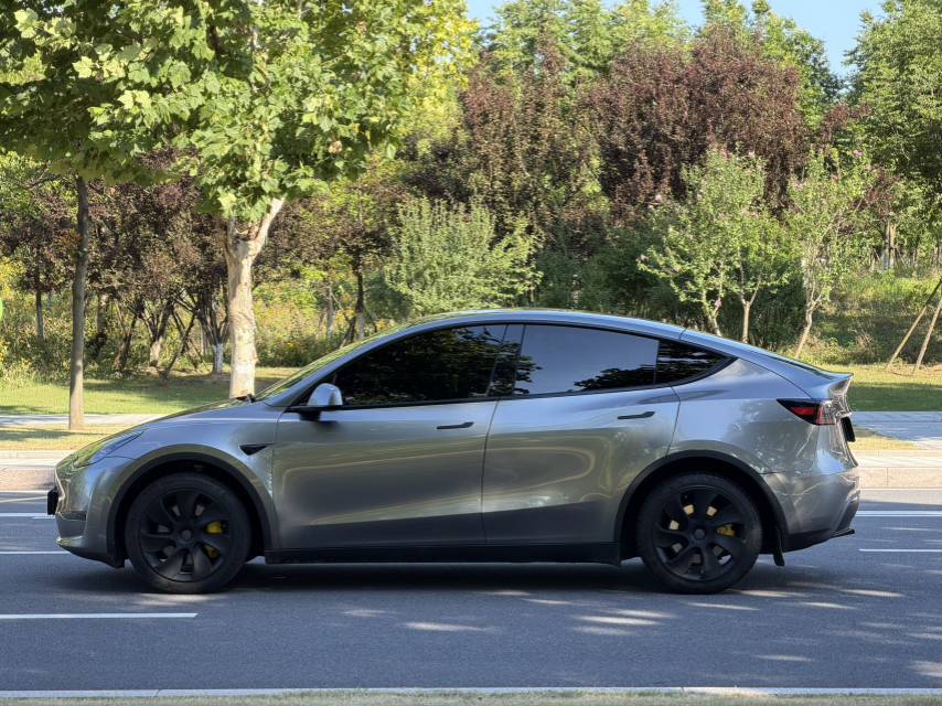 Tesla Model Y 2024 #10 Tesla Model Y 2024 car image #10