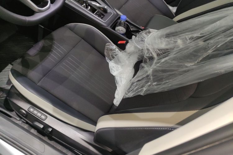 Volkswagen Golf 2023 car image #15